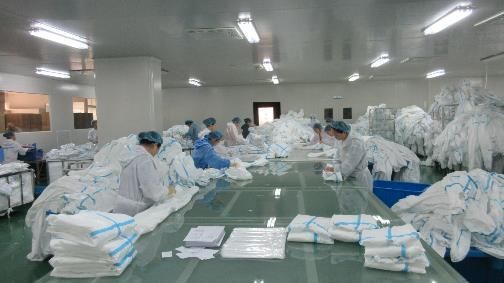 Disposable Isolation Hooded Uniforms Protective Equipment with Tape for Hospital Doctor and Nurse