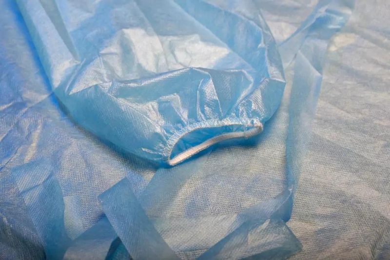 Disposable Medical Isolation Gown AAMI Level 2 Pppe Non-Woven Fabric 45g