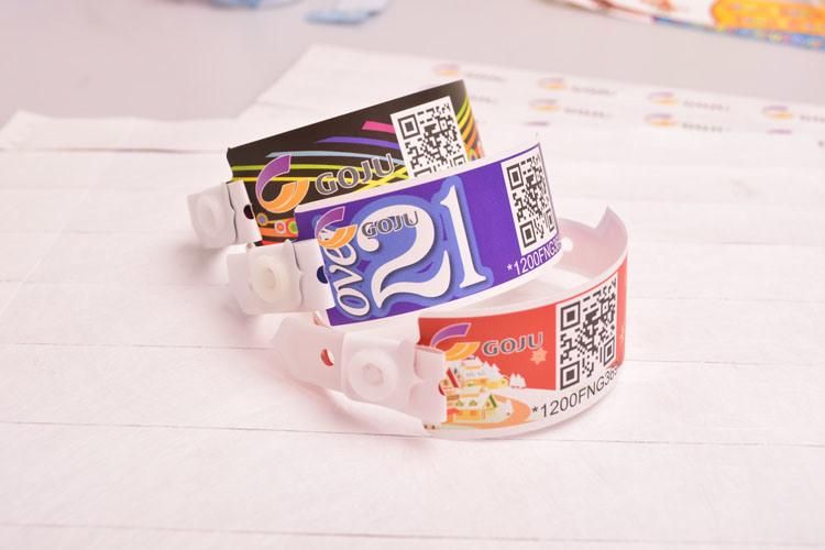 Hot Sale Wide Face Shape Waterproof Different Qr Code Plastic Bracelet for Events