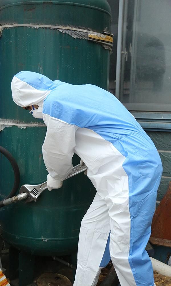 Professional Production Skin-Friendly Breathable Antibacterial Disposable Protective Coverall/Suit for Epidemic Isolation