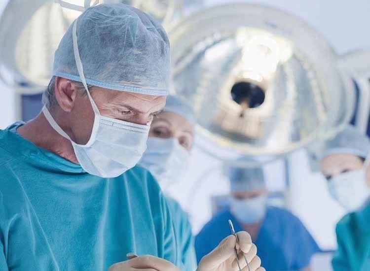 Hot Sale Good Quality CE CE/ISO Autoclavable Sterile Fold Isolate Dust Bacteria Long Sleeve Surgical Gown