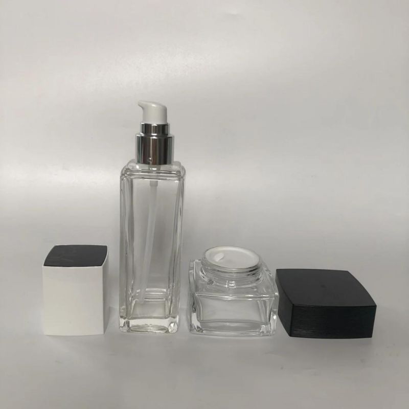 Custom Cosmetic Frosted Packaging Glass Spray Pump Bottle for Skincare Lotion