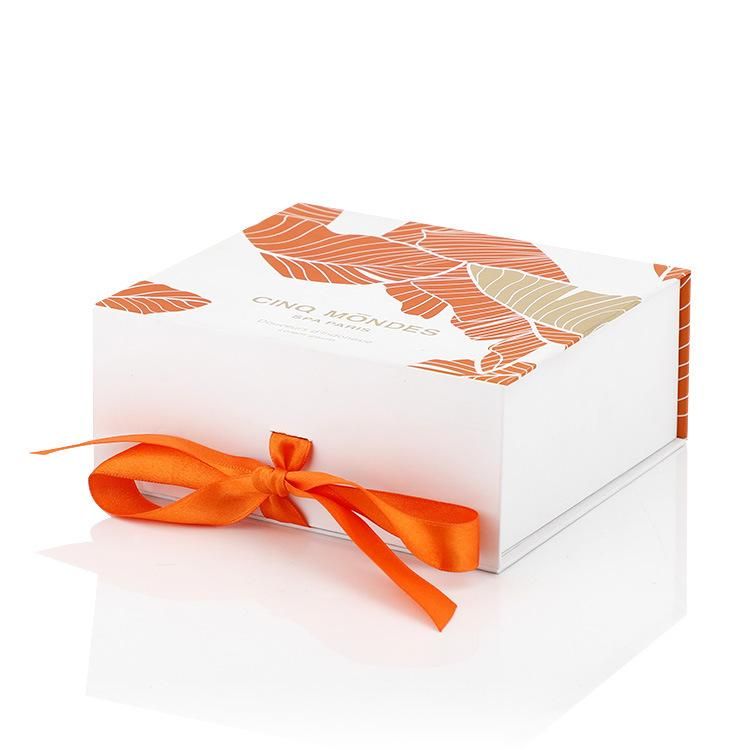 Custom Logo Luxury Cardboard Magnetic Folding Gift Box with Ribbon Closure