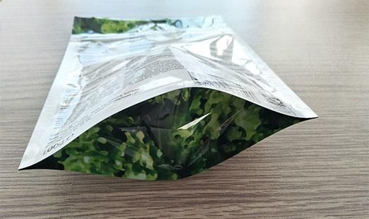 Plastic Packaging Bags/Custom Stand up Pouch Bag with Tear Notch/Zipper and Clear Window for Pets Food