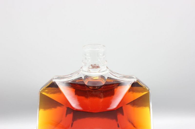 Wholesale Thick Base Classic High End 700ml 40oz Glass Liquor Spirit Wine Brandy Vodka Whisky Bottle