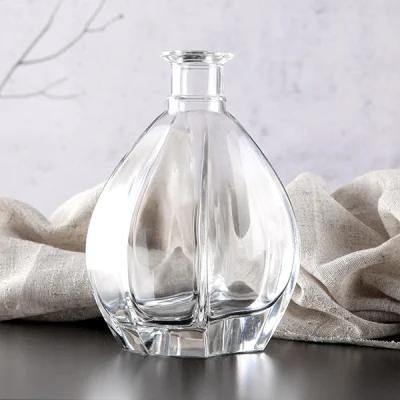 Large Volume Glass Liquor Decanter Whiskey Bottle with Airtight Stopper