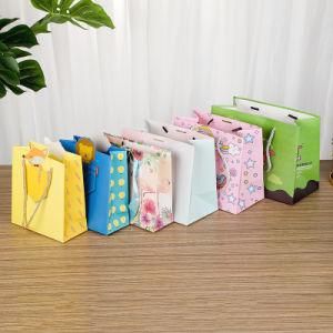 2021 New Clothing Store Packaging Paper Bag Shopping Mall Portable Takeaway White Card Paper Bag Holiday Gift Packaging Bag