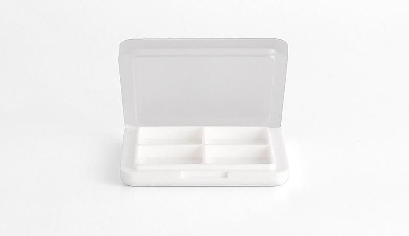 High-Grade 4 Hole Empty Matte White Makeup Cardboard Plastic Eye Shadow Palette Case with Brush for Packaging