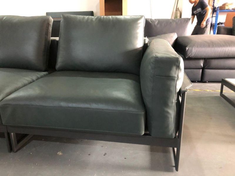 Hot Sale Home Furniture Livingroom Furniture New Italy Comfortable Leisure Sofa Leather Sofa Upholstered Sofa Modern Sofa Sectional Sofa in High Quality