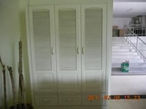 Red Oak Solid Wood Wardrobe Cabinets