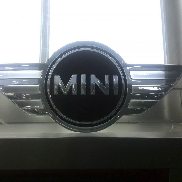 Acrylic BMW Mini Automotive Signage Front Lit Auto Symbol 3D LED Car Logo