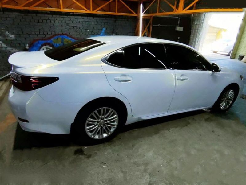 Pearlescent Symphony Bright White to Gold Full Body Car Film