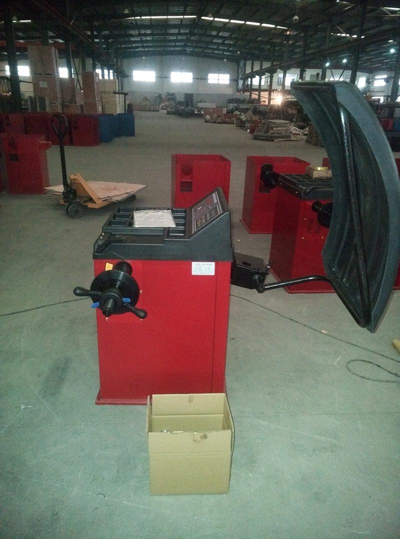 Wheel Balancing Equipment Semi Automatic Car Garage Equipment