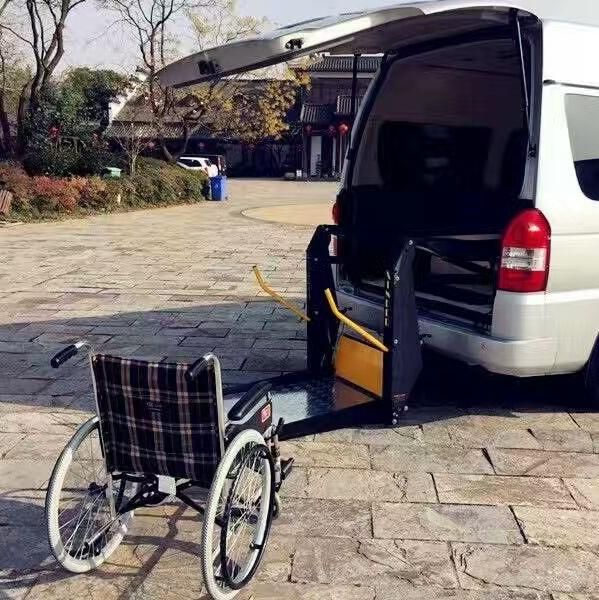 Good Quality Dual Arm Wheelchair Elevator Lift for Car