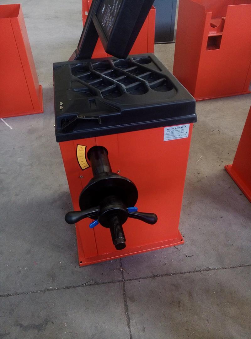 Digtal Display Semi Automatic Car Wheel Balancing Machine