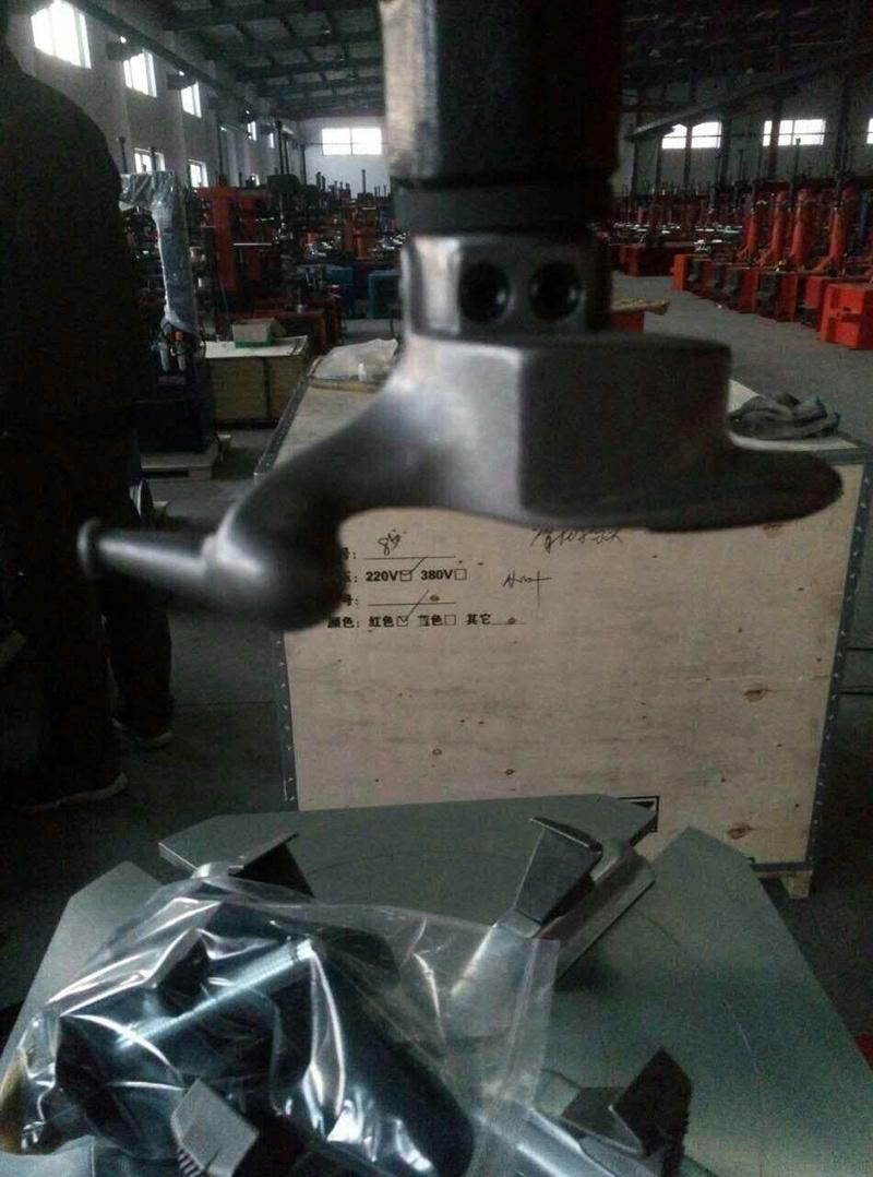 Car Workshop Equipment Swing Arm Tire Changer with Ce