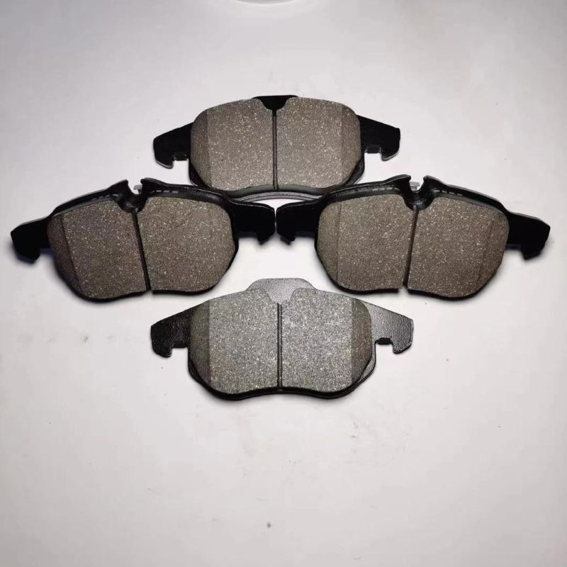 Auto Parts Semi-Metallic Ceramic Rear Disc Brake Pad for Passenger Cars