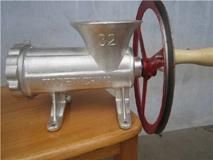 Factory Direct Cast Iron Meat Mincer #32 Meat Grinder with Belt Pulley