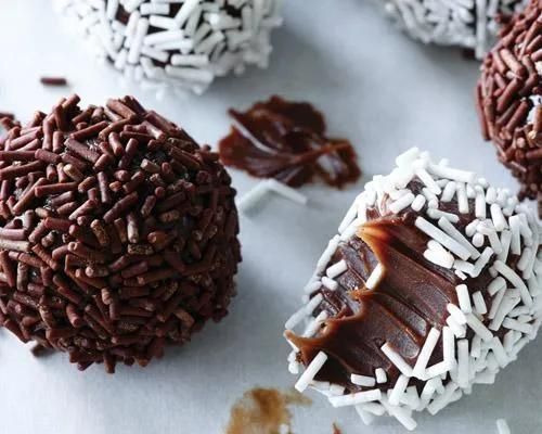 Truffle with Hazelnut and Milk Chocolate Ball Forming Machine