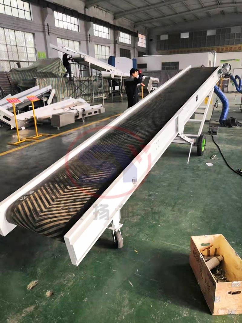 China Variable Speed Rubber Conveyors and Conveyor Systems for Sawdust