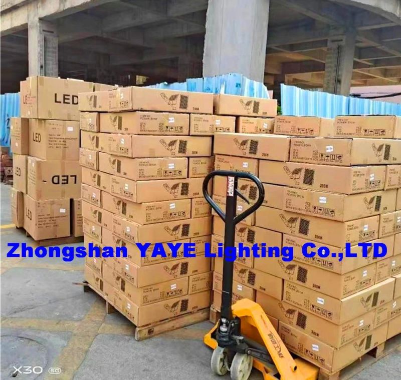 Yaye 18 Hot Sell All in One 100W Solar LED Street Light/ 100W Solar LED Road Lamp/ LED Road Light