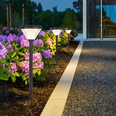 Aluminum Optically Controlled House Yard Waterproof LED Solar Garden Courtyard Light