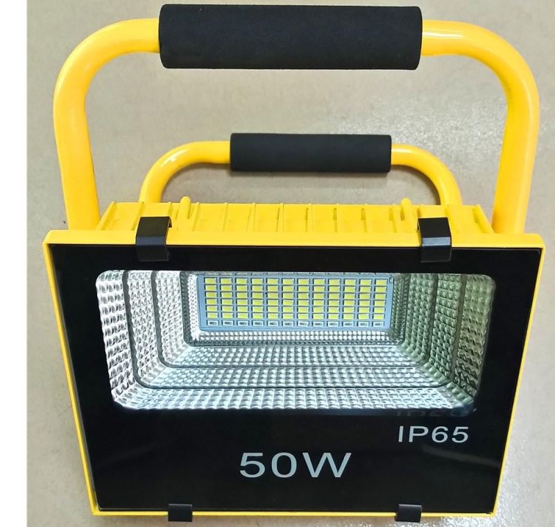 Yaye 18 Hot Sell 50W/100W Portable Solar LED Flood Light /100W USB Portable Solar LED Spotlight with Working Time: 8-10 Hours