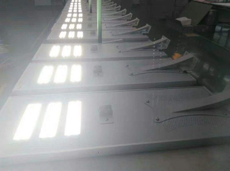 Automatic Brightness Adjustment High Efficiency Commercial All in One 40W 60W Solar Street Light