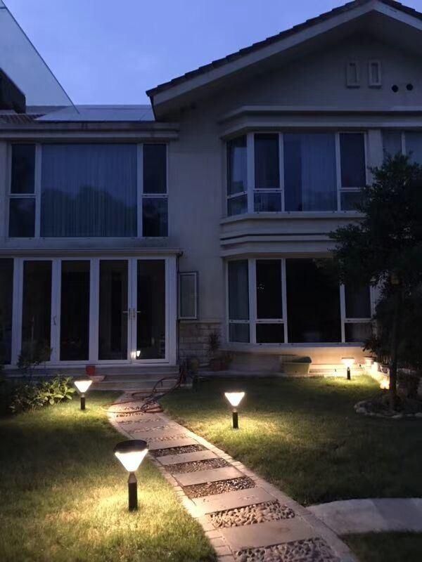 Lithium Battery Outdoor Solar Garden Lamp