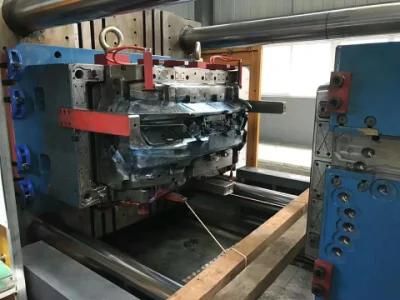 Hxm2500 Plastic Injection Molding Machine for Car Bumper