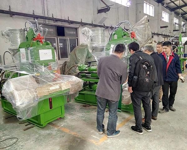 High Quality and Hot Sale Injection Molding Machine for Water Bottle Cap