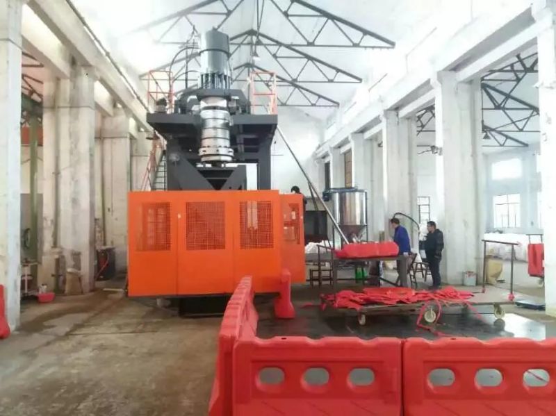 Economic Accumulation Type Blow Molding Machine for Roadblocks