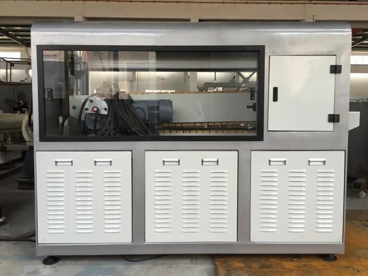 Different Sizes and Material for PP/PE/PPR/PVC Twin/Double and Single Screw Pipe Extrusion Machine Production Line in Hot Sale