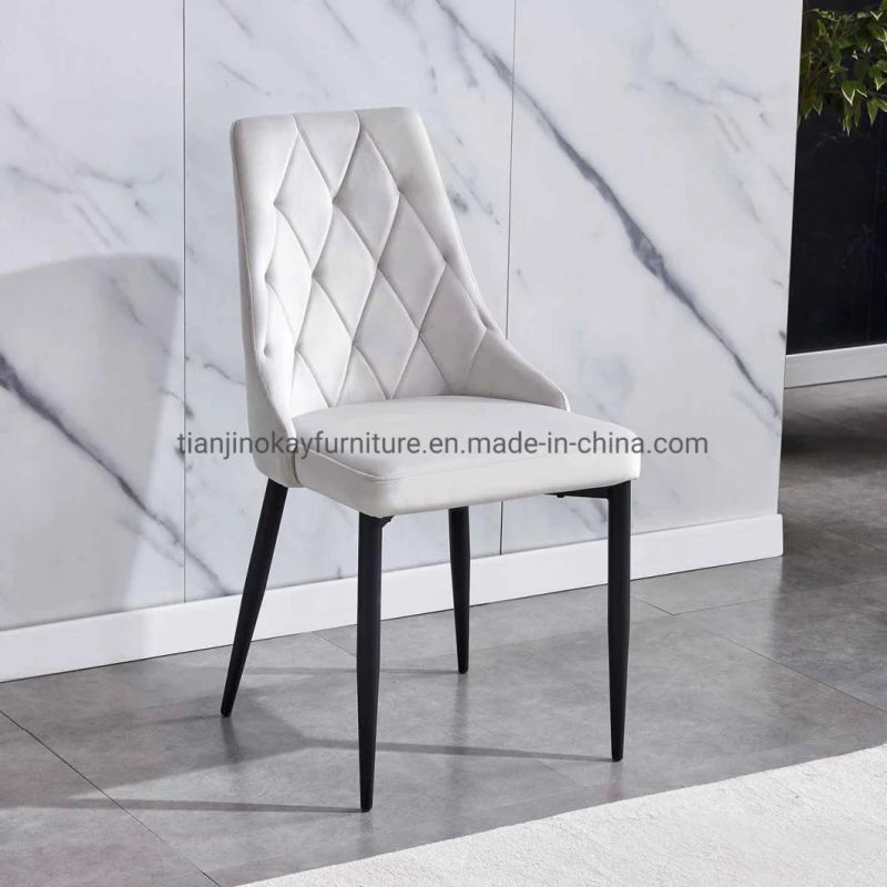 China Factory Wholesale New Design Modern Home Furniture Living Room European Metal Legs Dining Chair with Light Grey Velvet Fabric