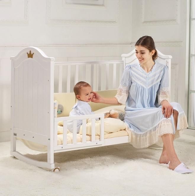 Factory Direct Sale New Zealand Pine Baby Crib Extension Wooden Child Bed for Sale