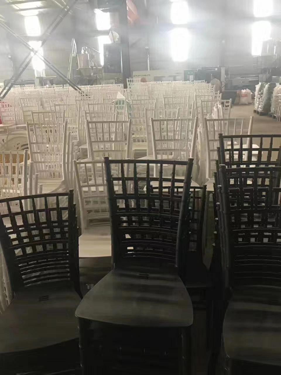 China Wholesale Wedding Furntiure White Stacking Plastic Dinig Banquet Hall Event Party Tiffany Resin Chiavari Chair