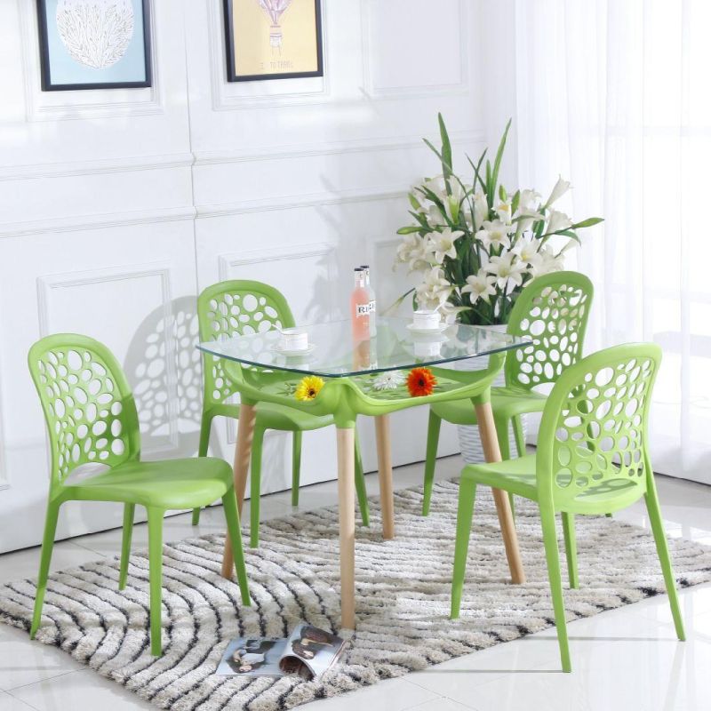 China Fabricantes De Muebles Promotion Wood Leg Plastic Dining Designer Chairs