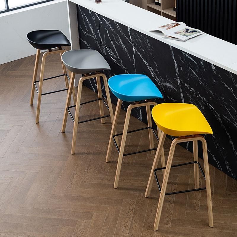 Coffee Shop Nordic Design Bar Stool with PP Seat