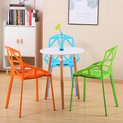 Popular Design Armless Banquet Indoor Dining Wooden Leg Plastic Chair