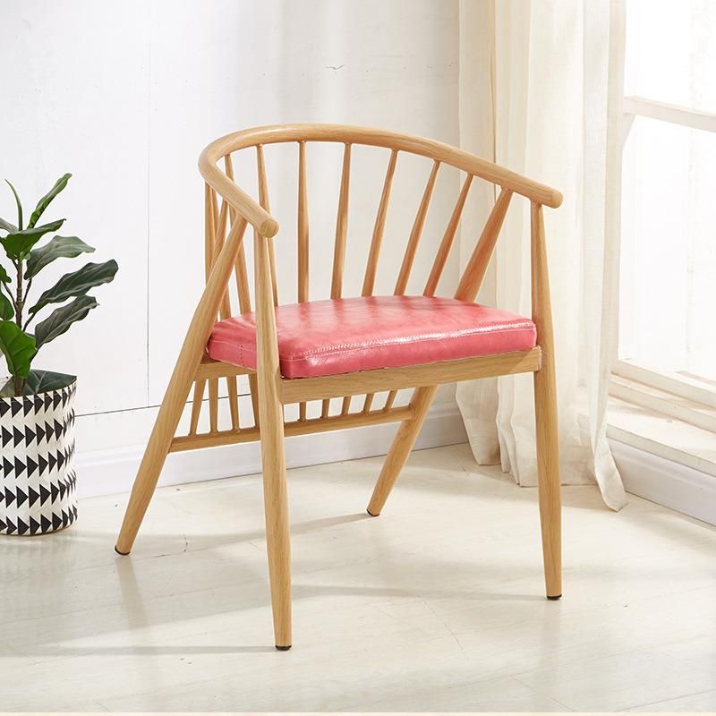 Modern Bright Colored PP Plastic Dining Chair with Wooden Legs