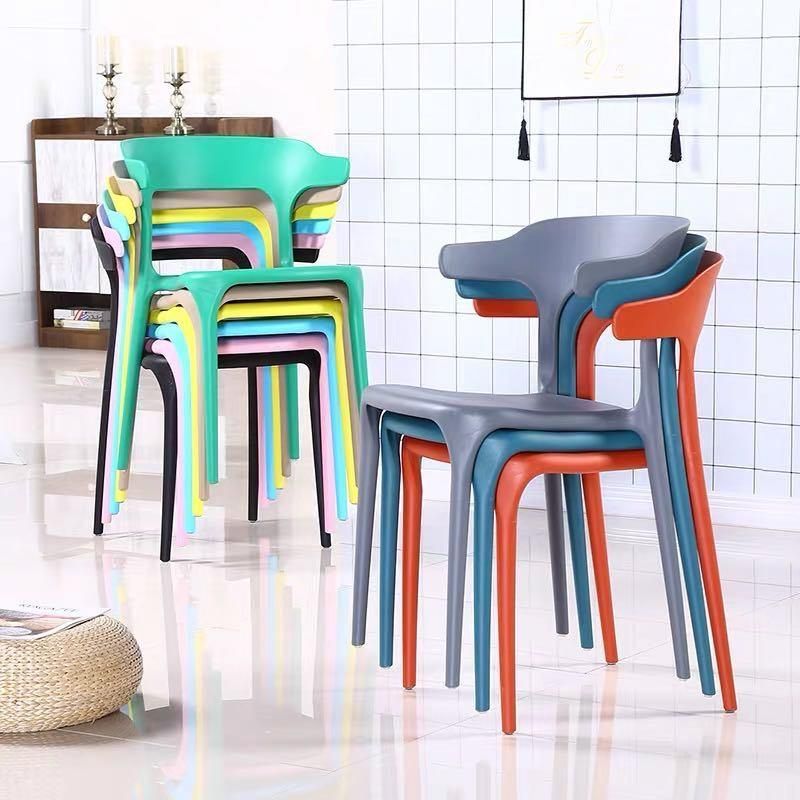 Colorful Outdoor Ox Horn Shape PP Plastic Dining Garden Chair