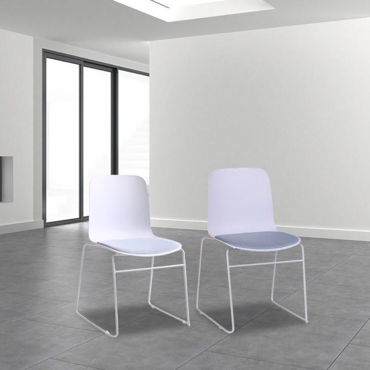 Factory Price Nordic Style Plastic Material PP Dining Chair with Armrest Cafe Chair for Home