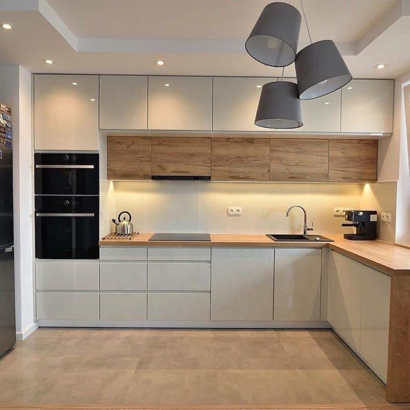 Modern White High Gloss and Oak Color Kitchen Cabinets with Island and Breakfast Bar