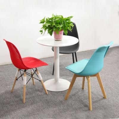 Hot-Sale Modern Cheap Beech Wood Legs Dining Plastic Restaurant Chair for Living Room, PP Dinner Chair for Dining Room