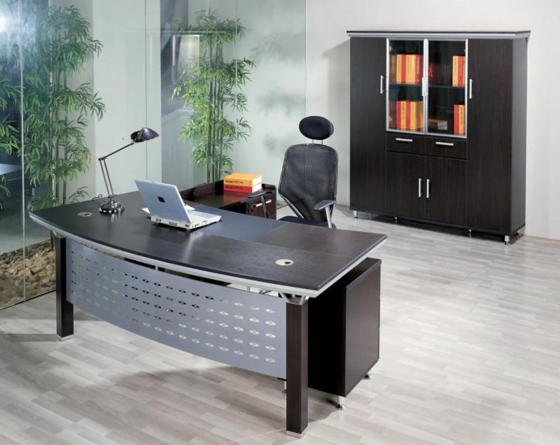 Sz-Od014 Modern Office Furniture Manager Office Desk Table Executive Desk with Metal Panel