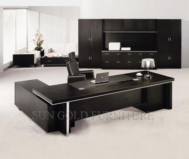 Sz-Od014 Modern Office Furniture Manager Office Desk Table Executive Desk with Metal Panel