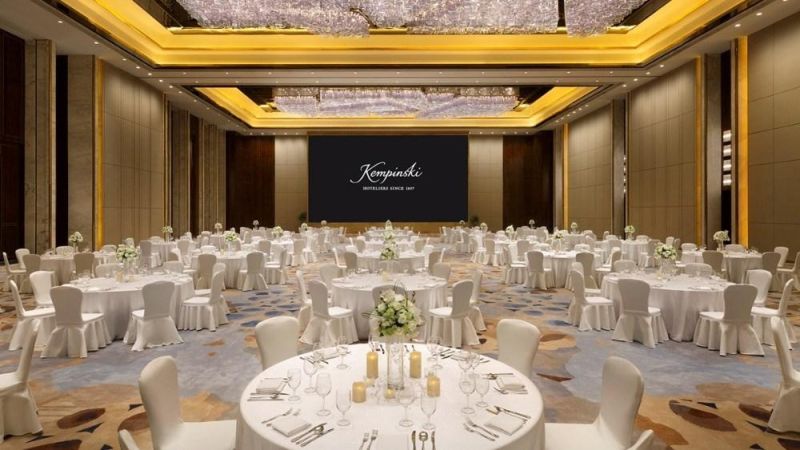 Kempinski Hotel Wholesale Seminar Wedding Banquet Meeting Hall Furniture Luxury Stackable Wedding Conference Hall Chairs for Event