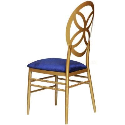 Factory Directly Selling Modern Pattern Flower Back Decoration Gold Stackable Metal Hotel Restaurant Wedding Banquet Chiavari Dining Chair