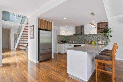 Renovation Extension U-Shaped Laminate White Tiers Display Shelf Drawer Stainless Handle Joinery Kitchen Cabinets
