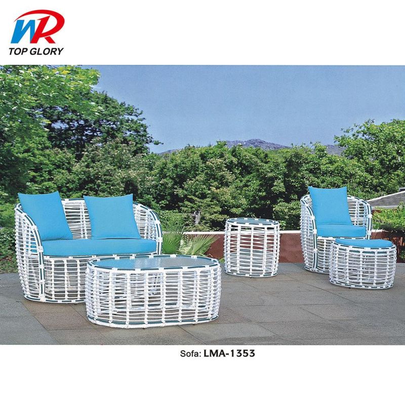 Morden and Timeless Design All-Weather Round Rattan Woven Outdoor Garden Two Seater Sofa